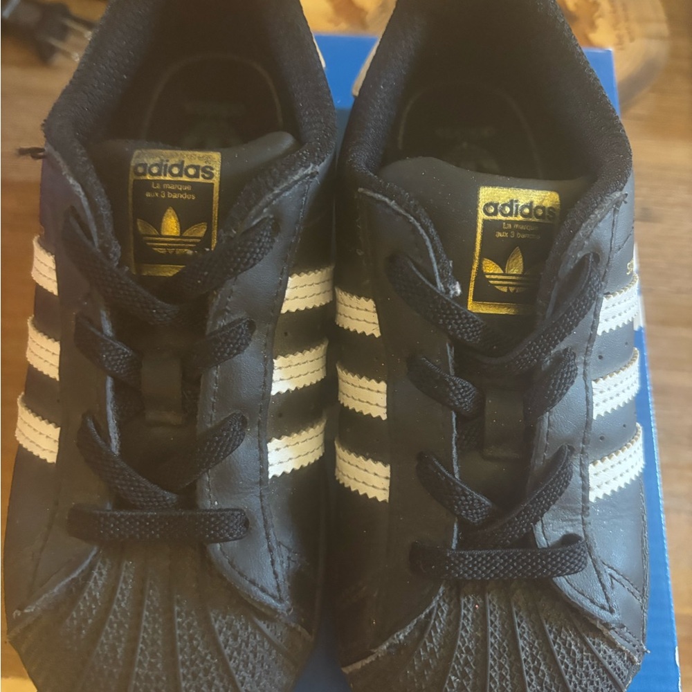 Adidas Black and White Superstar Sneakers Preloved only used a handful of times